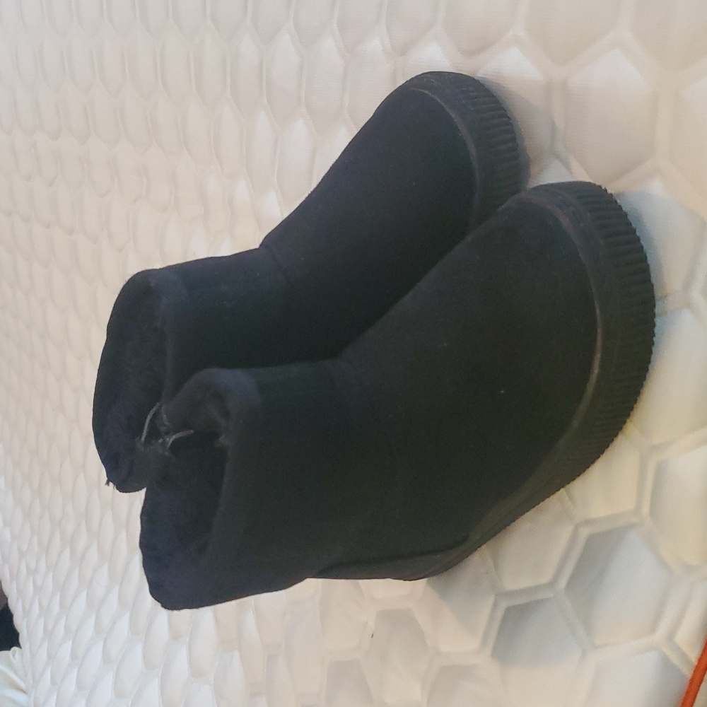 Cat & Jack Black Suede Toddler Winter Boots – Size 7